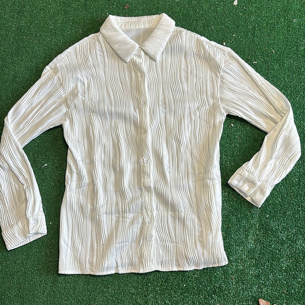 Women’s Collared Button Up shirt
